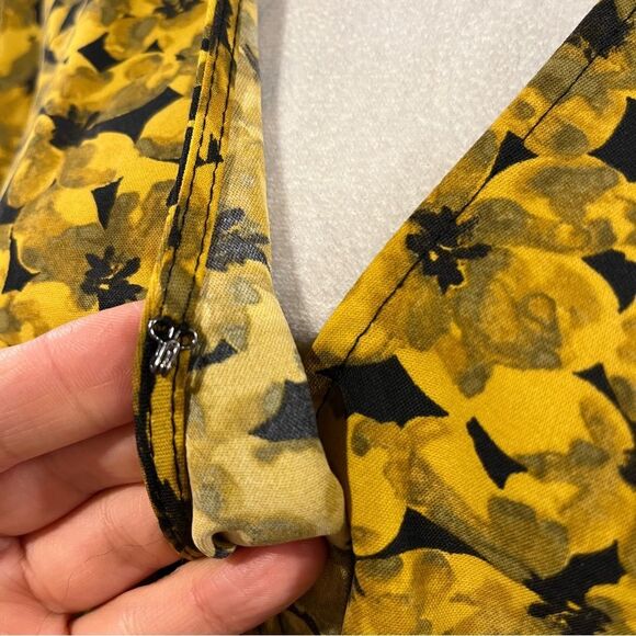 A new Day Floral Yellow long sleeve blouse Top size medium - Picture 4 of 12
